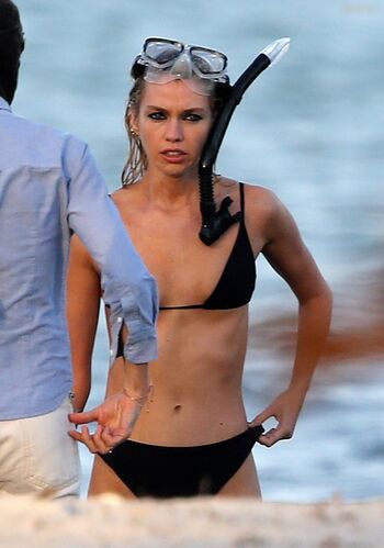 Stella Maxwell