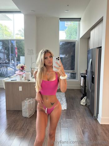 Taylor Peach Xo