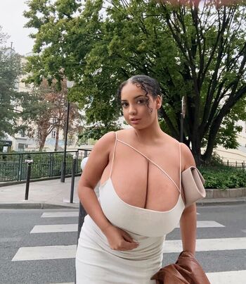Thegirlinred0