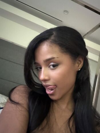 Full leaked Valkyrae / private onlyfans photo