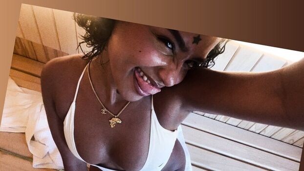 Full leaked Kamoolettenfree/ private onlyfans photo