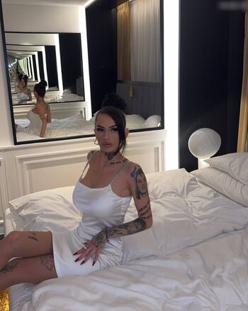 Tyraa_Lavie