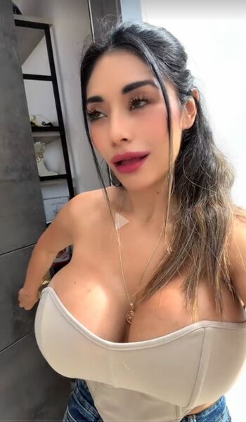 Full leaked Makoshake / private onlyfans photo