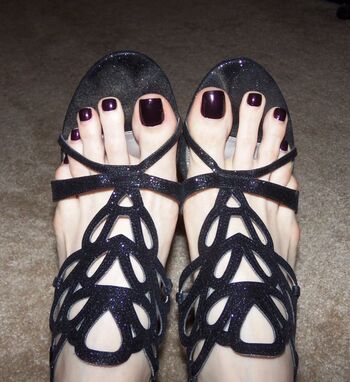 Violet's Toes (Violet's Perfect Feet