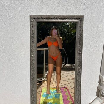 Violeta Dee