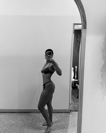 Violeta Dee