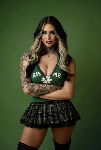 WatchGirlsPlay