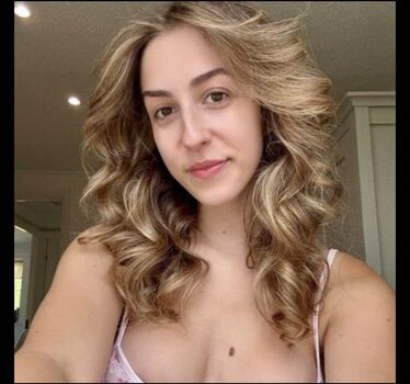 Full leaked Halee model/ private onlyfans photo