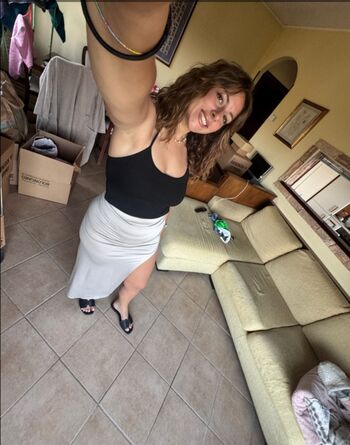 Full leaked Who is this / private onlyfans photo