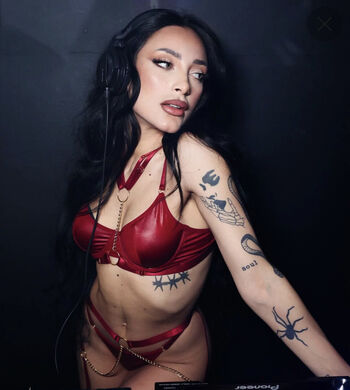 Full leaked Olyashaa/ private onlyfans photo