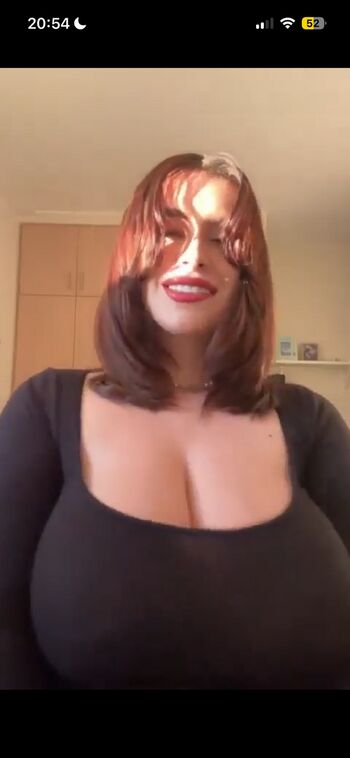 Full leaked Hollyhayyes private onlyfans photo