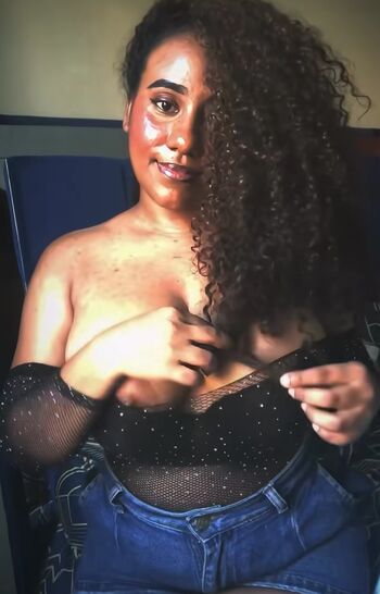 Full leaked Thebooty leah/ private onlyfans photo