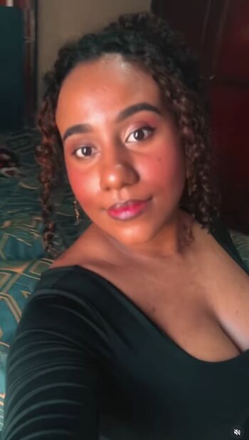 Full leaked Nam mommy / private onlyfans photo