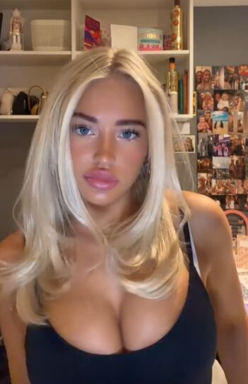 Full leaked Stunningemily / private onlyfans photo