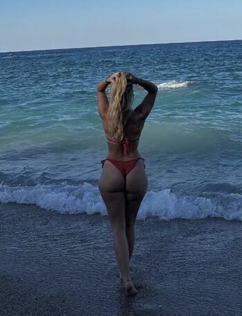 Full leaked Roselin de/ private onlyfans photo