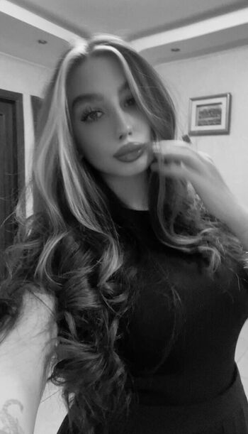Full leaked Womenk pop/ private onlyfans photo
