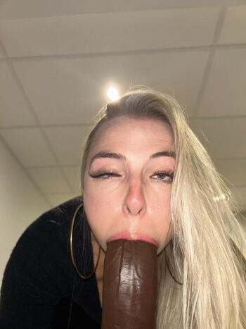 Full leaked Amalia hotwife/ private onlyfans photo