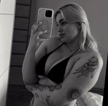 Full leaked Sarah estanislau / private onlyfans photo