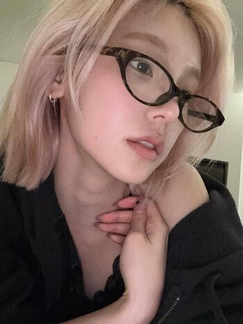 Full leaked Iluvmeww/ private onlyfans photo