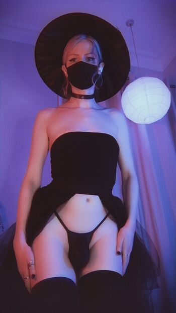 Your_witch_alba