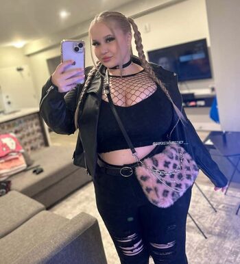 yourcurvystacy