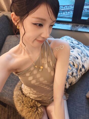 Full leaked Seltinofficial/ private onlyfans photo
