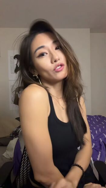 Full leaked Ember snow/ private onlyfans photo